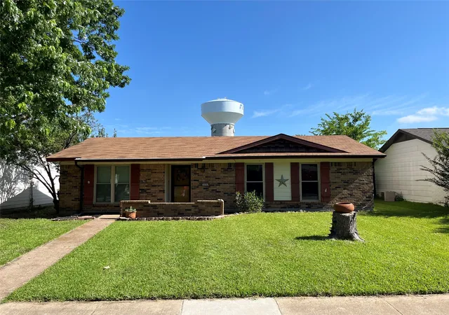 Photo 1 of Sale Pending at 909 Wandering Way Dr, Allen, TX 75002 | MLS# 21306422 | Listing updated on 2026-07-05