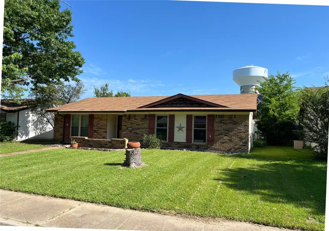 Photo 2 of Sale Pending at 909 Wandering Way Dr, Allen, TX 75002 | MLS# 21306422 | Listing updated on 2026-07-05