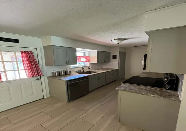 Photo 3 of Sale Pending at 909 Wandering Way Dr, Allen, TX 75002 | MLS# 21306422 | Listing updated on 2026-07-05
