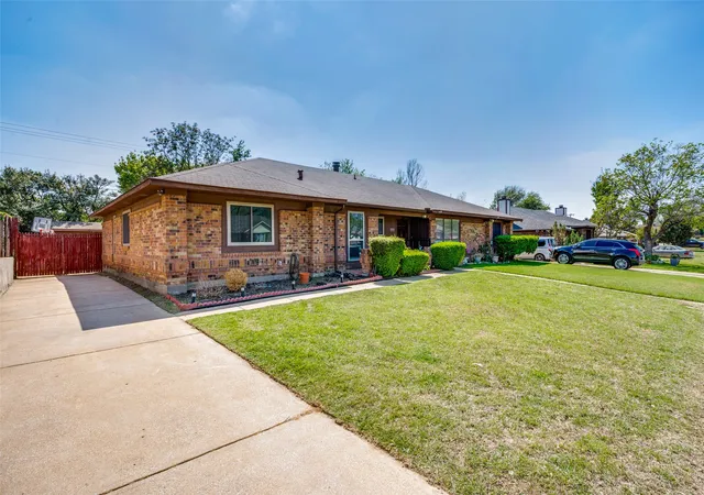 Homes for sale in Euless, TX | 109 Hickory Springs Dr, Euless, TX 76039 | MLS# 21306477