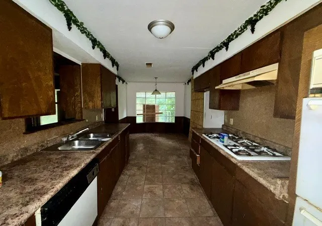 Photo 2 of Sale Pending at 237 Palm Dr, Marlin, TX 76661 | MLS# 21306532 | Listing updated on 2026-08-22