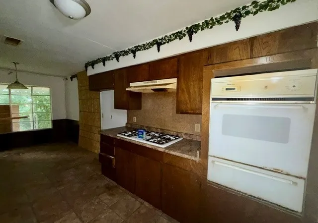 Photo 3 of Sale Pending at 237 Palm Dr, Marlin, TX 76661 | MLS# 21306532 | Listing updated on 2026-08-22