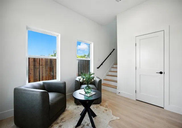 Photo 3 of Townhouse for sale at 312 N Lancaster Ave, Dallas, TX 75203 | MLS# 21306548 | Listing updated on 2026-08-22