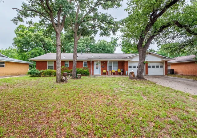 Homes for sale in Stephenville, TX | 1340 Wildwood, Stephenville, TX 76401 | MLS# 21306537
