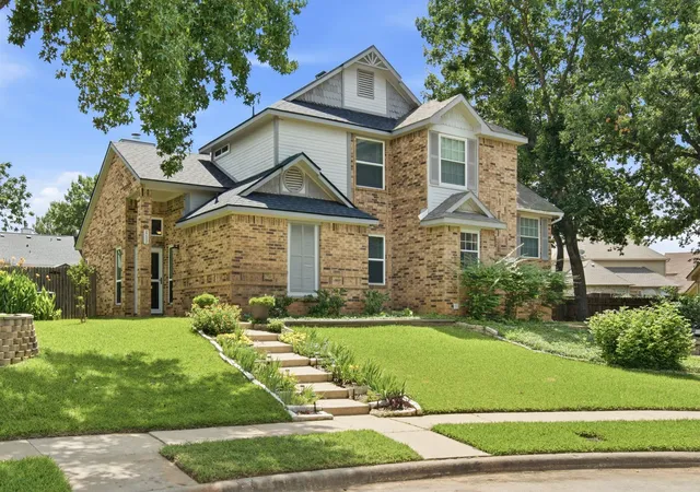 Homes for sale in Euless, TX | 2702 Ansley Ct, Euless, TX 76039 | MLS# 21305253