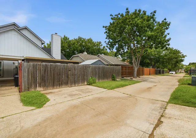 Homes for sale in Euless, TX | 2702 Ansley Ct, Euless, TX 76039 | MLS# 21305253