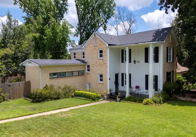 Photo 1 of Sale Pending at 1010 S Chilton Ave, Tyler, TX 75701 | MLS# 21302019 | Listing updated on 2026-09-25