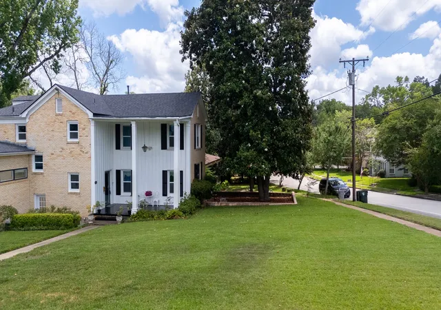 Photo 3 of Sale Pending at 1010 S Chilton Ave, Tyler, TX 75701 | MLS# 21302019 | Listing updated on 2026-09-25