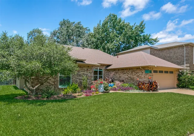 Homes for sale in Bedford, TX | 3709 Fieldcrest Ln, Bedford, TX 76021 | MLS# 21305723