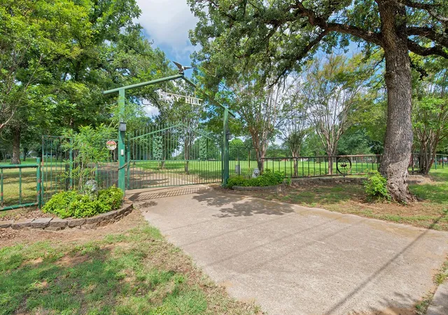 Photo 4 of Single family home for sale at 301 Ryan Ave, Burleson, TX 76028 | MLS# 21303869 | Listing updated on 2026-09-17
