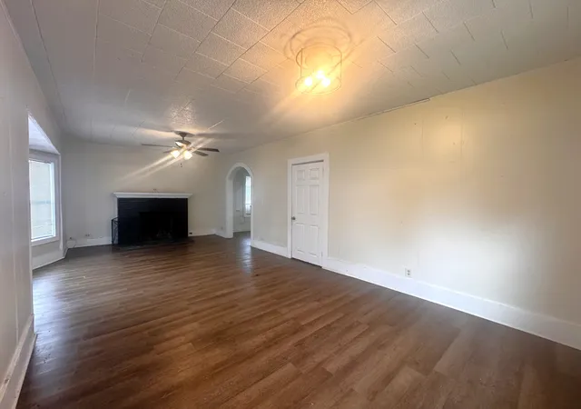 Photo 3 of Single family home for sale at 414 W 4th St, Mount Pleasant, TX 75455 | MLS# 21306622 | Listing updated on 2026-07-14