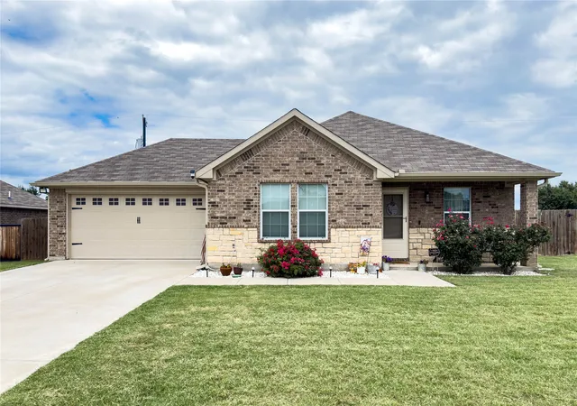 Homes for sale in Mineral Wells, TX | 296 Summit Dr, Mineral Wells, TX 76067 | MLS# 21306669