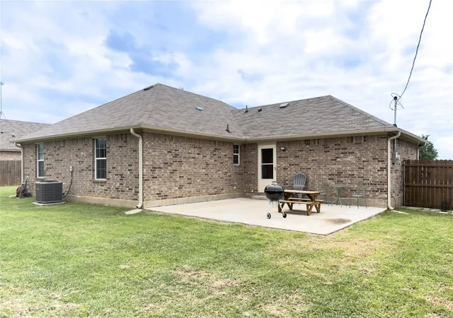 Homes for sale in Mineral Wells, TX | 296 Summit Dr, Mineral Wells, TX 76067 | MLS# 21306669