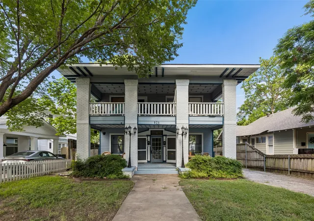Multi family home for sale at 826 N Bishop Ave, Dallas, TX 75208 | MLS# 21303479