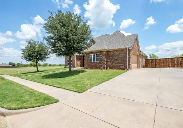 Homes for sale in Henrietta, TX | 1004 Vineyard Ln, Henrietta, TX 76365 | MLS# 21306735