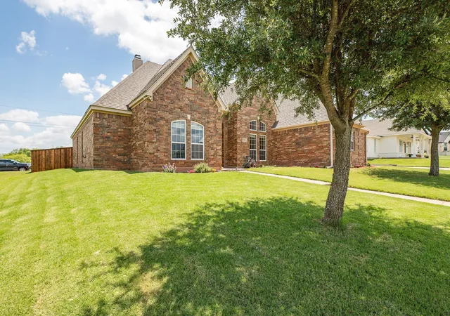 Homes for sale in Henrietta, TX | 1004 Vineyard Ln, Henrietta, TX 76365 | MLS# 21306735