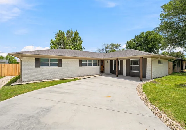 Homes for sale in Robinson, TX | 108 E San Benito Dr, Robinson, TX 76706 | MLS# 21305847
