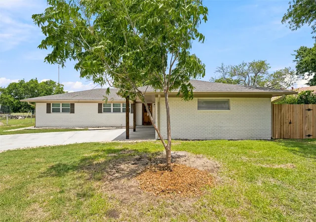 Homes for sale in Robinson, TX | 108 E San Benito Dr, Robinson, TX 76706 | MLS# 21305847