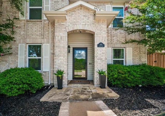 Photo 2 of Single family home for sale at 1419 Madison Dr, Rockwall, TX 75032 | MLS# 21306784 | Listing updated on 2026-07-28