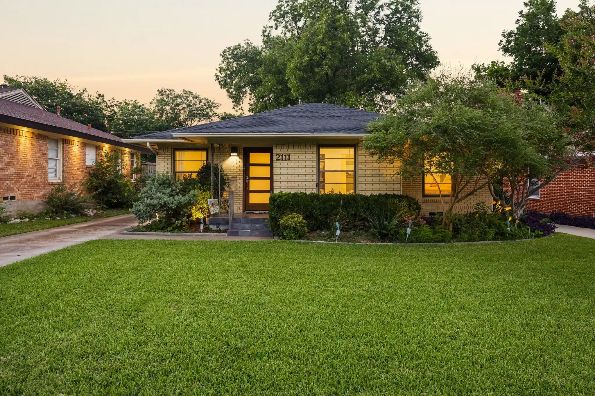 Photo 1 of Single family home for sale at 2111 Melbourne Ave, Dallas, TX 75224 | MLS# 21306158 | Listing updated on 2026-06-19
