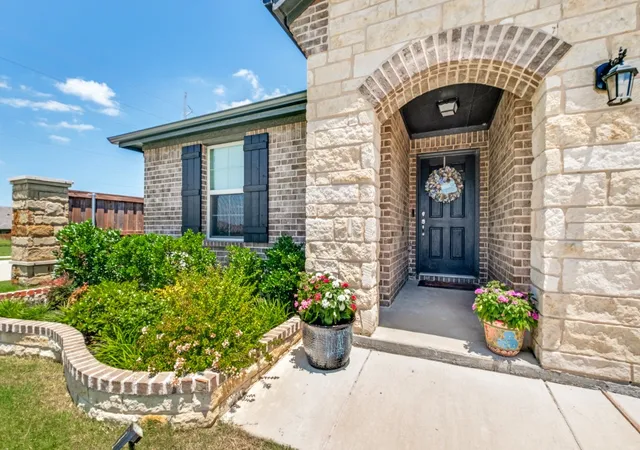 Photo 2 of Single family home for sale at 5120 Valley Forge Dr, Denton, TX 76207 | MLS# 21305932 | Listing updated on 2026-08-27