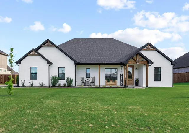 Homes for sale in Pottsboro, TX | 121 Chisolm Trl, Pottsboro, TX 75076 | MLS# 21297047