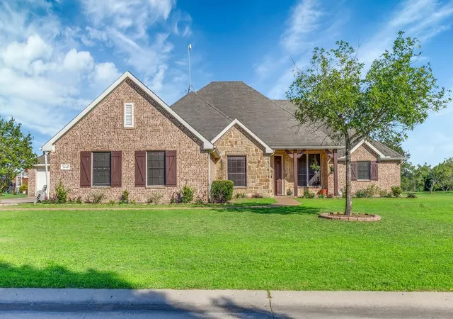 Photo 1 of Single family home for sale at 1068 Oak Creek Cir, Royse City, TX 75189 | MLS# 21305435 | Listing updated on 2026-09-18