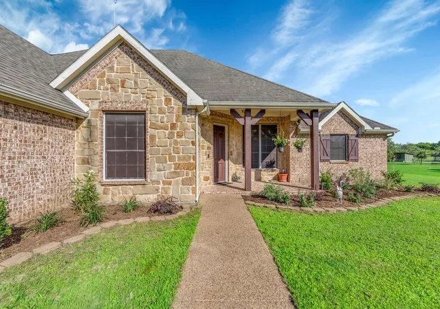 Homes for sale in Royse City, TX | 1068 Oak Creek Cir, Royse City, TX 75189 | MLS# 21305435