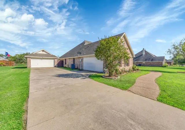 Homes for sale in Royse City, TX | 1068 Oak Creek Cir, Royse City, TX 75189 | MLS# 21305435