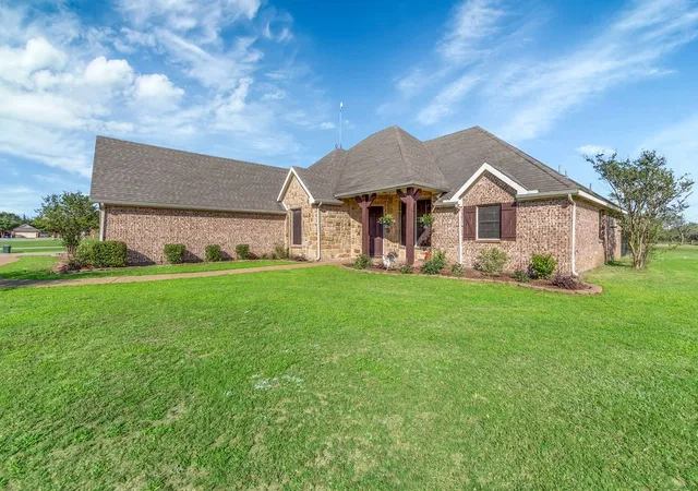 Homes for sale in Royse City, TX | 1068 Oak Creek Cir, Royse City, TX 75189 | MLS# 21305435