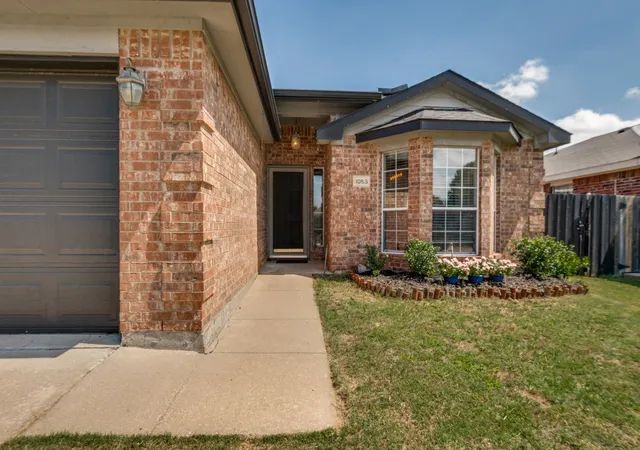 Homes for sale in Little Elm, TX | 1053 Port Mansfield Dr, Little Elm, TX 75068 | MLS# 21304956
