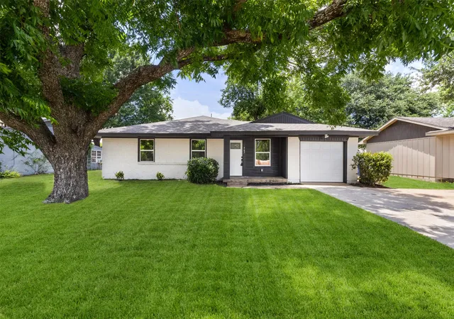 Photo 1 of Single family home for sale at 907 Pinson Rd, Forney, TX 75126 | MLS# 21237361 | Listing updated on 2026-09-29