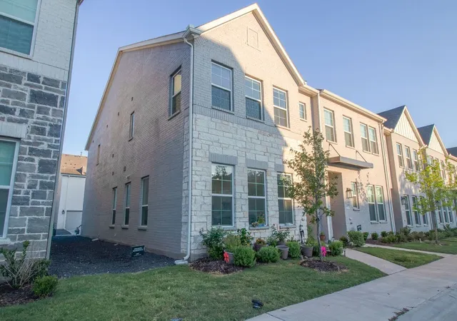 2nd image of 9923 Schramm St, Irving, TX 75063 | MLS# 21306764