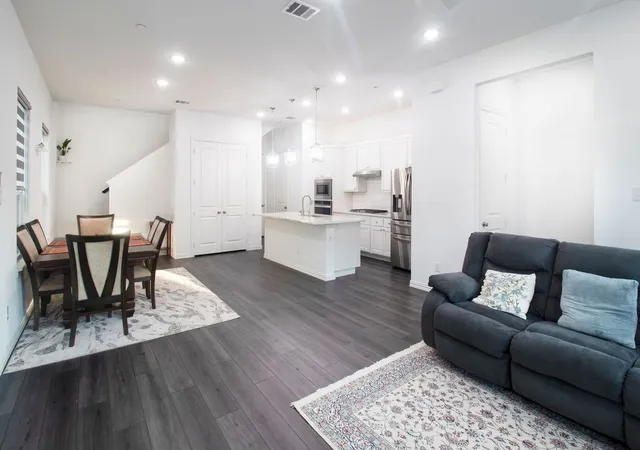 3rd image of 9923 Schramm St, Irving, TX 75063 | MLS# 21306764