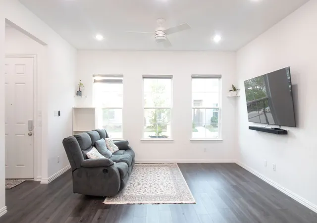 4th image of 9923 Schramm St, Irving, TX 75063 | MLS# 21306764