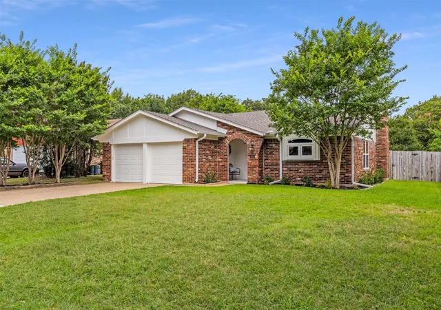 Homes for sale in North Richland Hills, TX | 6283 Shirley Dr, North Richland Hills, TX 76180 | MLS# 21306865