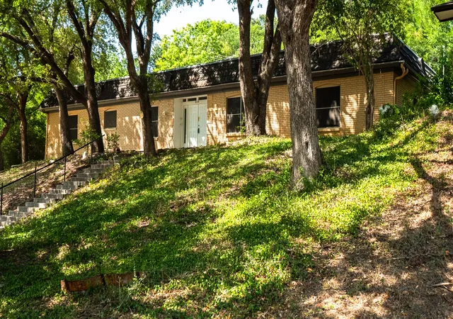 Photo 3 of Single family home for sale at 605 Blue Lake Dr, Fort Worth, TX 76103 | MLS# 21304361 | Listing updated on 2026-08-28