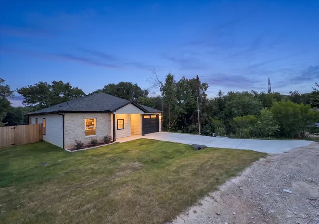 Photo 1 of Sale Pending at 4018 Montana Trl, Granbury, TX 76048 | MLS# 21306963 | Listing updated on 2026-08-28