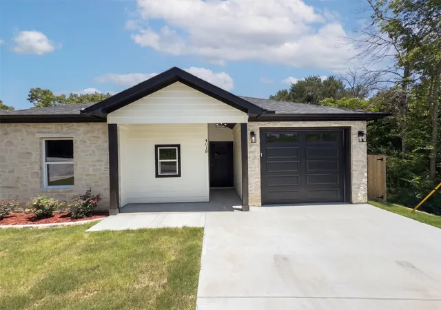 Photo 4 of Sale Pending at 4018 Montana Trl, Granbury, TX 76048 | MLS# 21306963 | Listing updated on 2026-08-28
