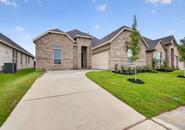 2nd image of 3325 Seaside St, Grand Prairie, TX 76065 | MLS# 21306383