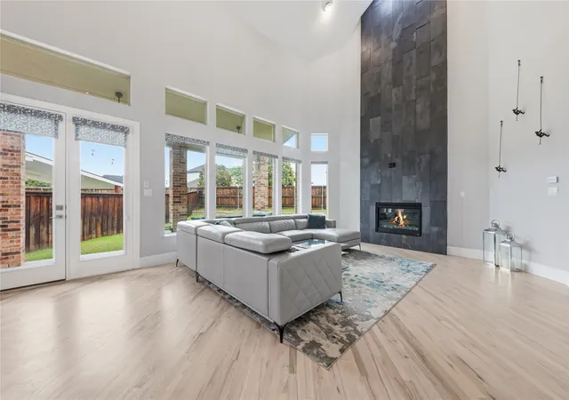 Photo 3 of Single family home for sale at 2098 Hidalgo Ln, Frisco, TX 75034 | MLS# 21306336 | Listing updated on 2026-08-11