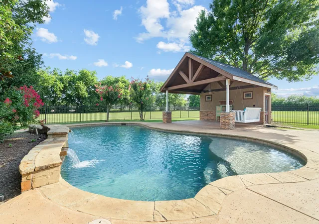 Photo 4 of Single family home for sale at 2505 Winthrop Hill Rd, Argyle, TX 76226 | MLS# 21305525 | Listing updated on 2026-10-08