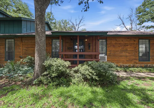 Photo 2 of Single family home for sale at 237 Brenda Ln, Gainesville, TX 76240 | MLS# 21227937 | Listing updated on 2026-09-26