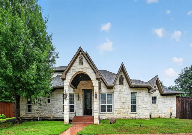 Photo 3 of Mansion for sale at 14126 Brookridge Cir, Dallas, TX 75254 | MLS# 21304037 | Listing updated on 2026-10-05