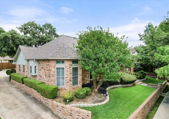 Photo 3 of Single family home for sale at 705 Kyle Dr, Arlington, TX 76011 | MLS# 21306971 | Listing updated on 2026-08-22