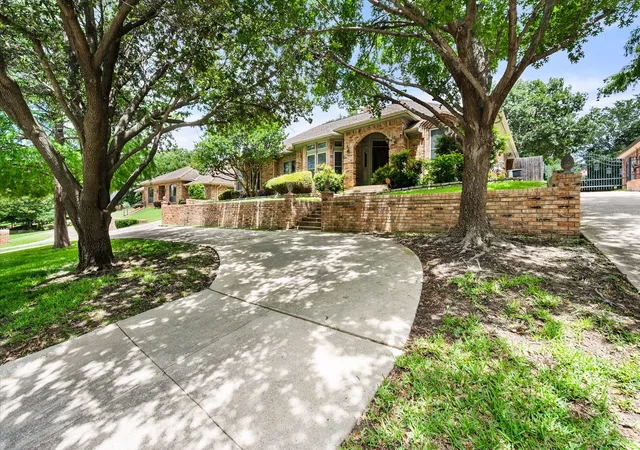 Photo 3 of Single family home for sale at 705 Kyle Dr, Arlington, TX 76011 | MLS# 21306971 | Listing updated on 2026-08-22