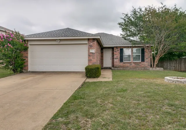 Homes for sale in Burleson, TX | 1221 Krista Dr, Burleson, TX 76028 | MLS# 21304747