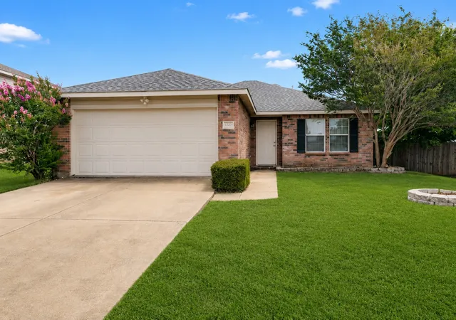 Photo 2 of Single family home for sale at 1221 Krista Dr, Burleson, TX 76028 | MLS# 21304747 | Listing updated on 2026-10-01