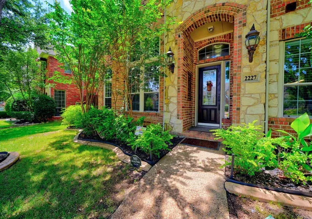 Photo 3 of Single family home for sale at 2227 Fox Crossing Ln, Frisco, TX 75036 | MLS# 21305853 | Listing updated on 2026-10-07