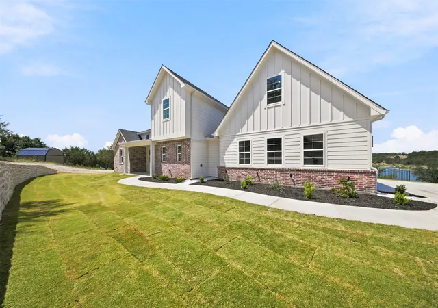 Photo 3 of Single family home for sale at 980 Anglers Pt, Bluff Dale, TX 76433 | MLS# 21296567 | Listing updated on 2026-08-31